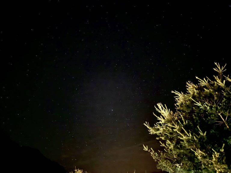 菘畫居露營會館星空圖