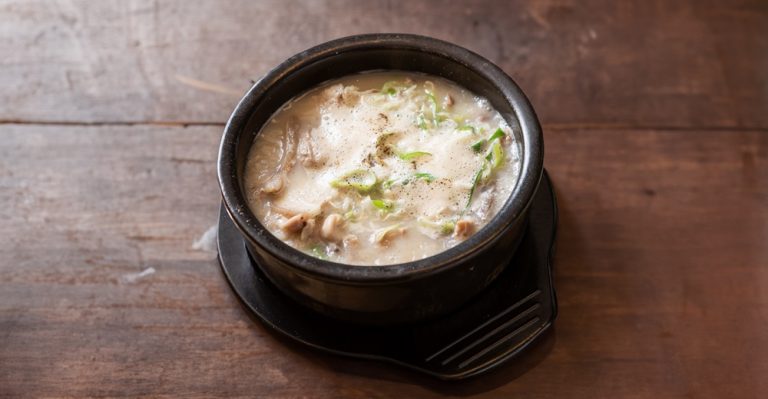 10款簡單美味的露營料理:雞湯炊飯